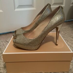 Michael Kors heels size 8,5 M Silver Glitter peep toe
